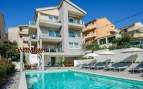 Endless Summer Apartments